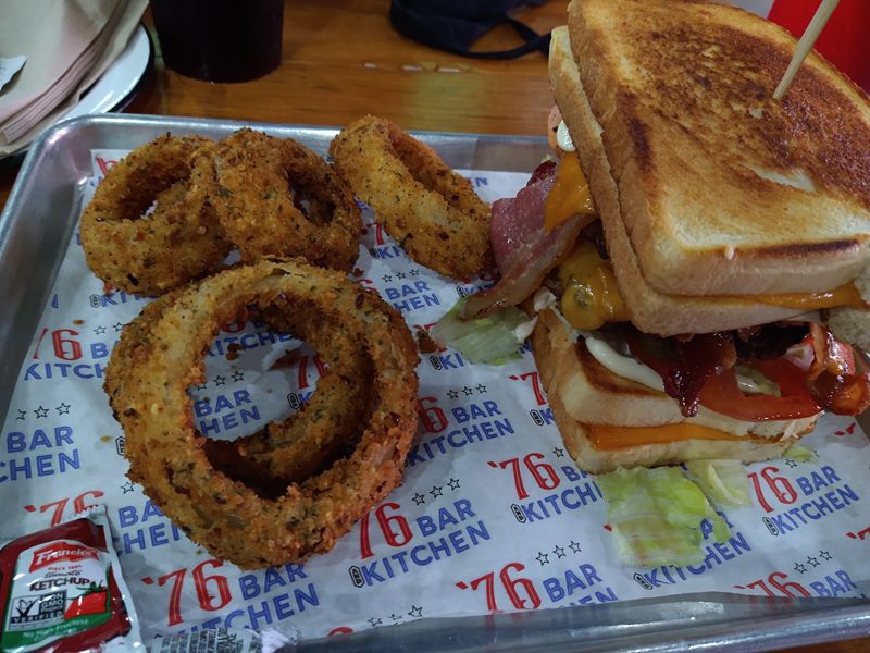 '76 Bar and Kitchen food