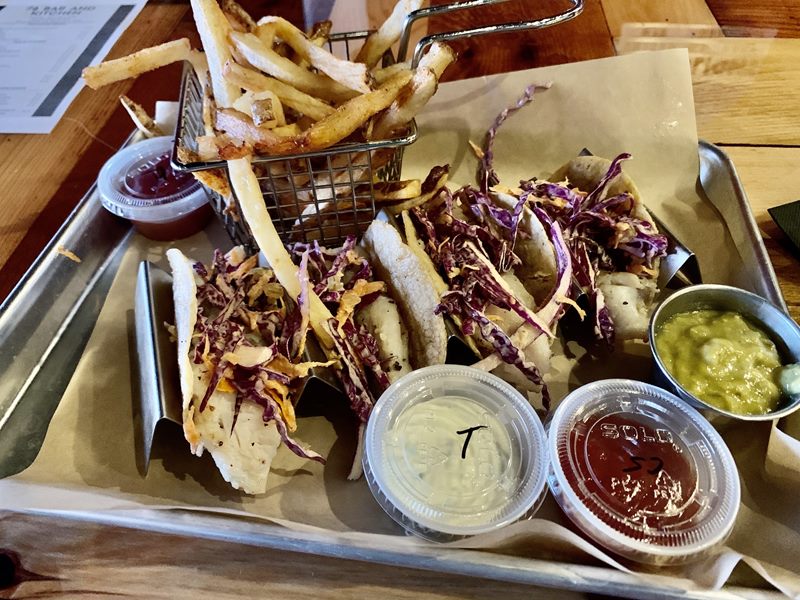'76 Bar and Kitchen food
