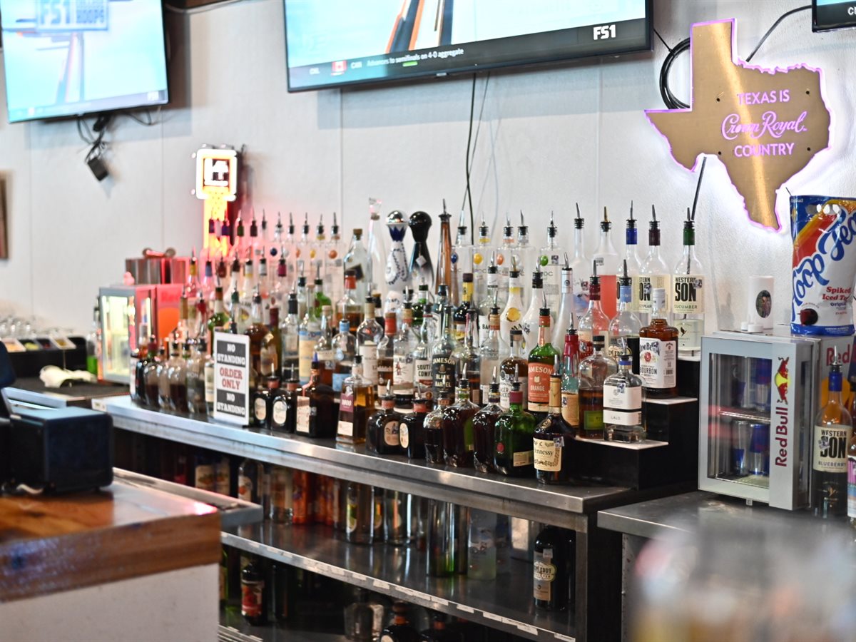 '76 Bar and Kitchen
